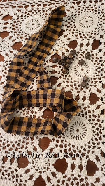 DIY Sled Winter Wonderland Tour. Share NOW. #blog tour, #eclecticredbarn, #Christmas, #decoratedtrays, #trays